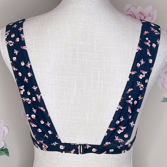 Gianni Bini Swimsuit 2-piece - Picture 5 of 8